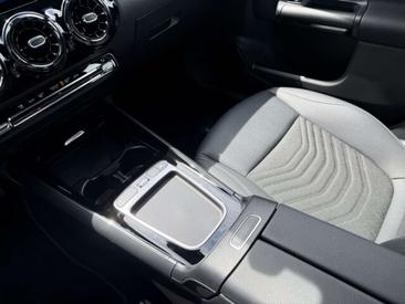 Mercedes GLA 200 — photo 15