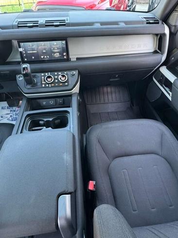 Land Rover Defender 110 D250 MHEV — photo 11