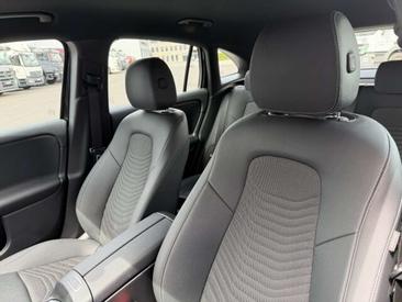 Mercedes GLA 200 — photo 20