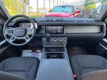 Land Rover Defender 110 D250 MHEV — photo 13
