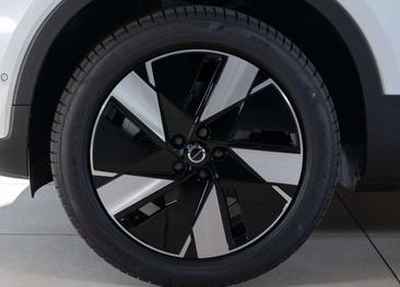 Volvo EX40 Single Motor Extended Range — photo 9