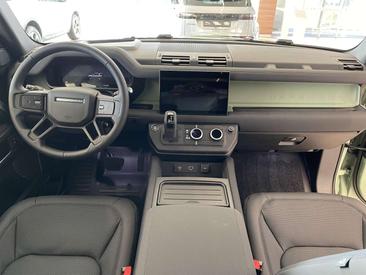 Land Rover Defender 130 Outbound — photo 4