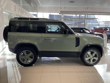 Land Rover Defender 130 Outbound — photo 6