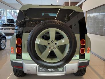 Land Rover Defender 130 Outbound — photo 7