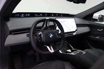 BMW iX3 50 XDrive — photo 13