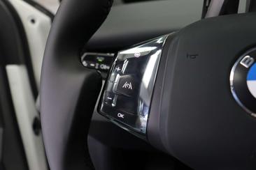 BMW iX3 50 XDrive — photo 14