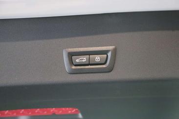 BMW iX3 50 XDrive — photo 24