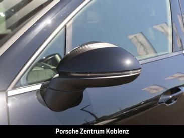 Porsche Macan Electric — photo 9