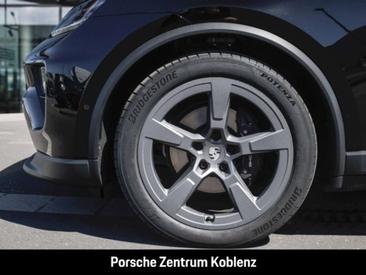 Porsche Macan Electric — photo 12