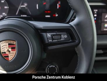 Porsche Macan Electric — photo 17