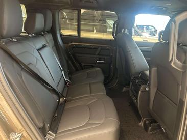 Land Rover Defender 130 D300 MHEV — photo 4