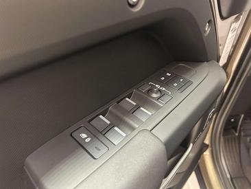 Land Rover Defender 130 D300 MHEV — photo 9