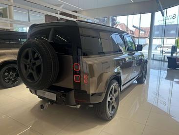Land Rover Defender 130 D300 MHEV — photo 12