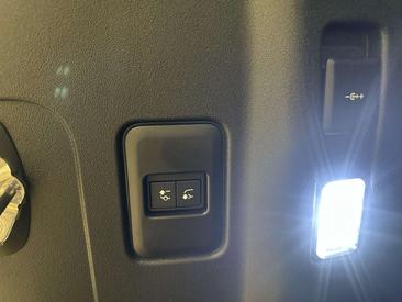Land Rover Defender 130 D300 MHEV — photo 21