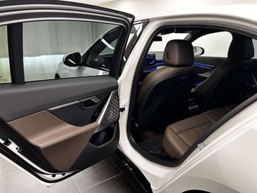 BMW Série 5 550e XDrive — photo 13