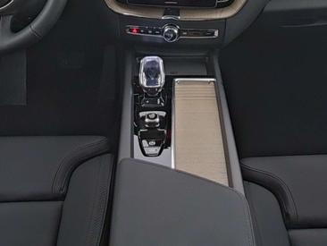 Volvo XC60 B5 — photo 6