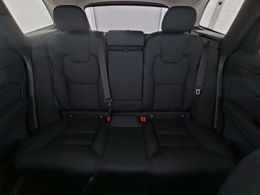 Volvo XC60 B5 — photo 12