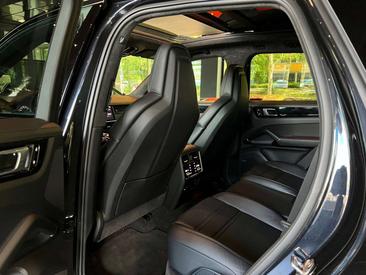 Porsche Cayenne III GTS — photo 17
