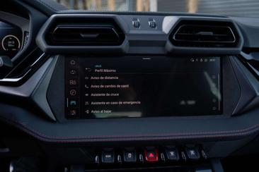 Lamborghini Urus SE — photo 17