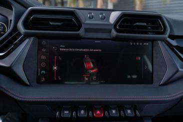 Lamborghini Urus SE — photo 19