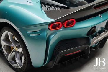 Ferrari SF90 Spider — photo 16