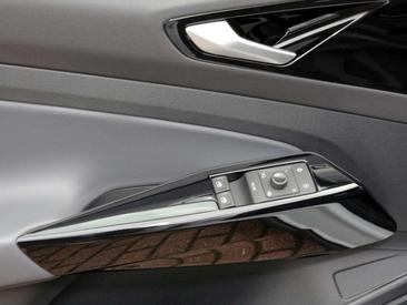 Volkswagen ID.4 SUV 5 Portes AT — photo 16