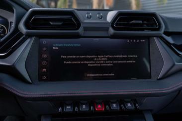 Lamborghini Urus SE — photo 20