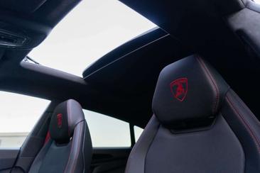 Lamborghini Urus SE — photo 26
