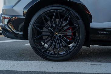 Lamborghini Urus SE — photo 32