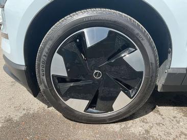 Volvo EX30 AWD — photo 10