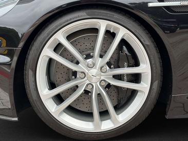 Aston Martin DBS V12 — photo 6