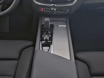 Volvo XC60 B5 — photo 5