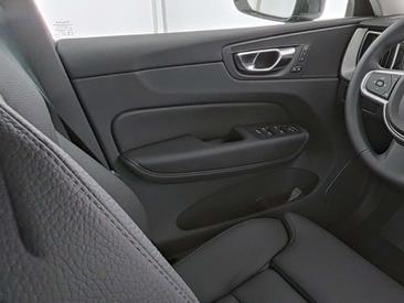 Volvo XC60 B5 — photo 10