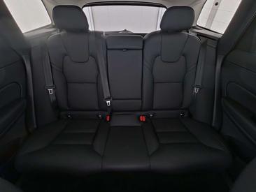 Volvo XC60 B5 — photo 11