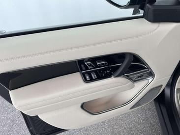 Land Rover Range Rover D350 — photo 11