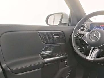 Mercedes EQA 350 — photo 9