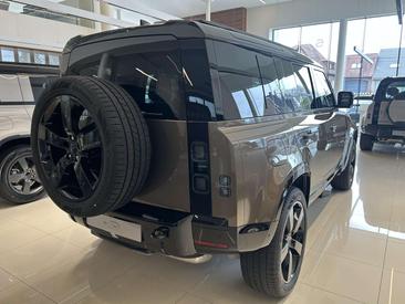 Land Rover Defender 90 D250 MHEV — photo 2