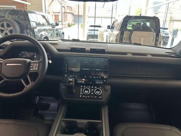 Land Rover Defender 90 D250 MHEV — photo 4