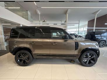 Land Rover Defender 90 D250 MHEV — photo 6