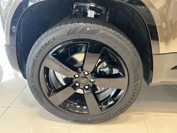 Land Rover Defender 90 D250 MHEV — photo 9