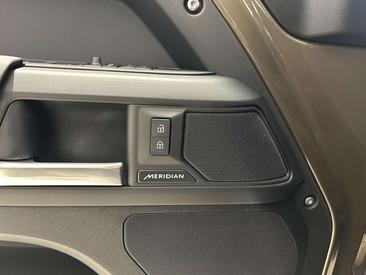 Land Rover Defender 90 D250 MHEV — photo 10