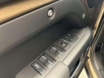 Land Rover Defender 90 D250 MHEV — photo 11