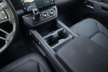 Land Rover Defender 130 D300 MHEV — photo 9