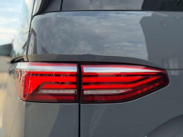 Volkswagen Multivan Van 2.0 TDI — photo 10