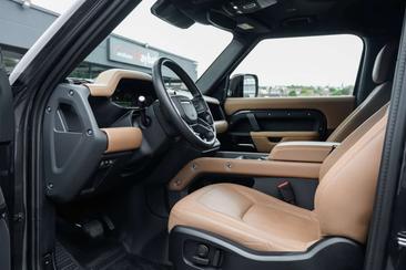 Land Rover Defender 90 D250 MHEV — photo 9