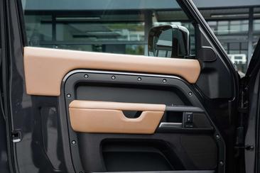 Land Rover Defender 90 D250 MHEV — photo 10