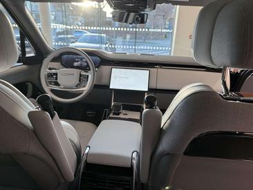 Land Rover Range Rover P550e — photo 4