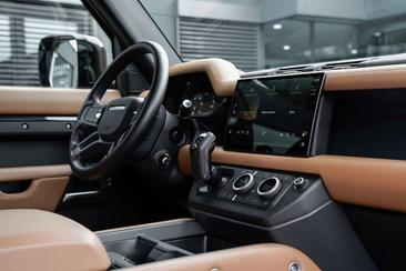 Land Rover Defender 90 D250 MHEV — photo 15