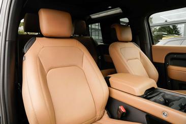 Land Rover Defender 90 D250 MHEV — photo 16