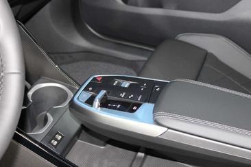 BMW IX2 EDrive20 — photo 8